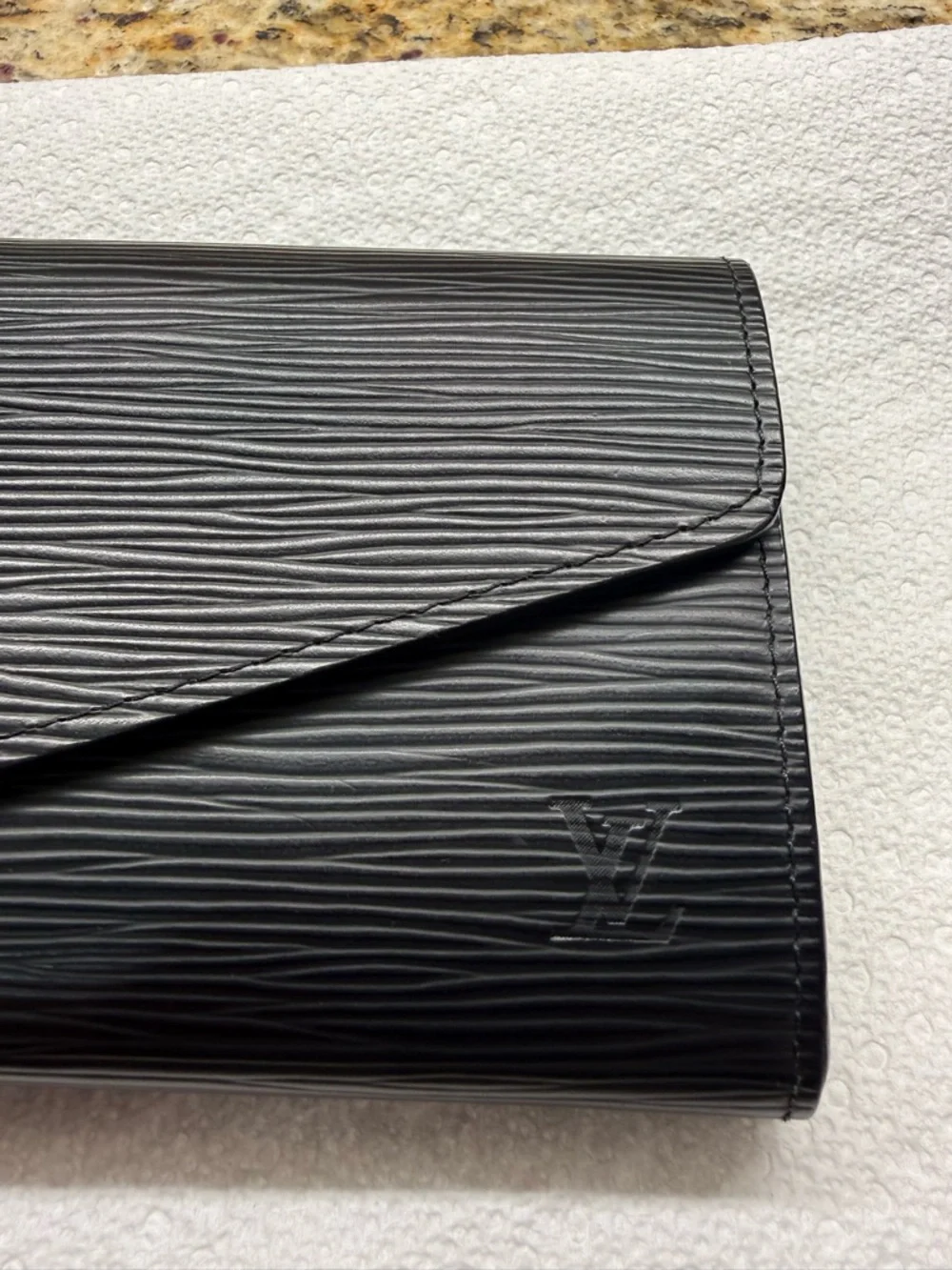 LOUIS VUITTON  Epi Portefeuille Sarah Wallet in Black - Picture 7 of 7